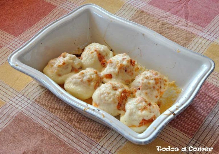 Huevos rellenos gratinados