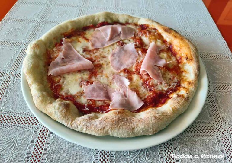 Receta de pizza prosciutto o de jamón cocido