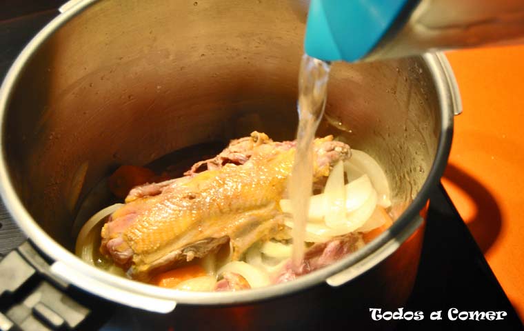 Faisán estofado con frutos secos- Preparando el caldo