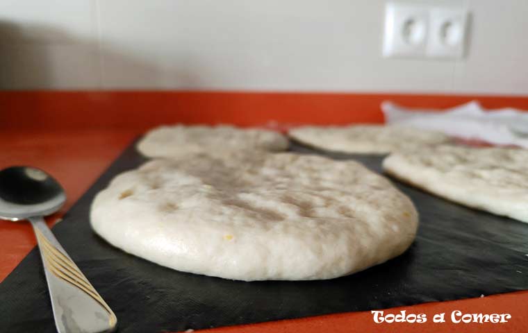 Cómo hacer tortas de manteca- Levando