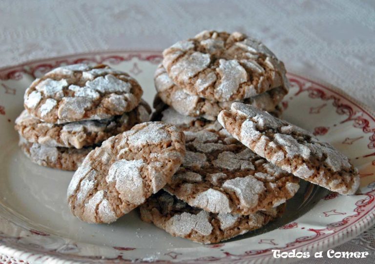 Galletas craqueladas de chocolate. Blanditas por fuera y crujientes por dentro