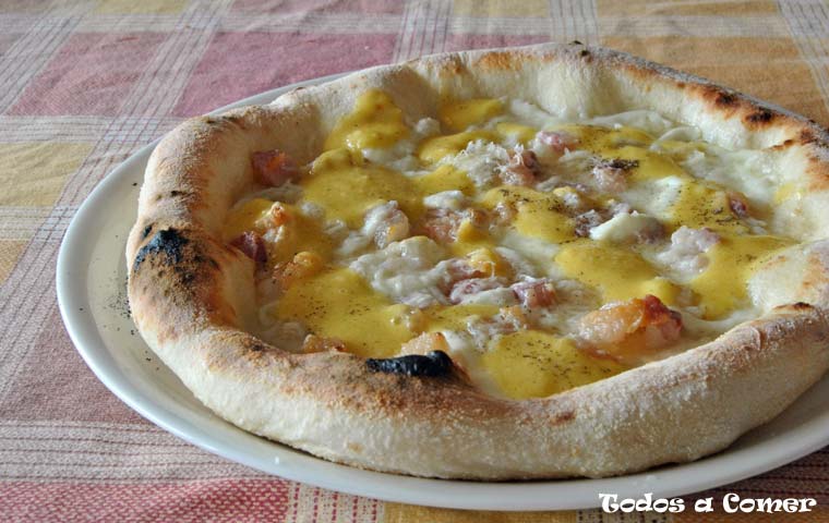 Pizza carbonara casera