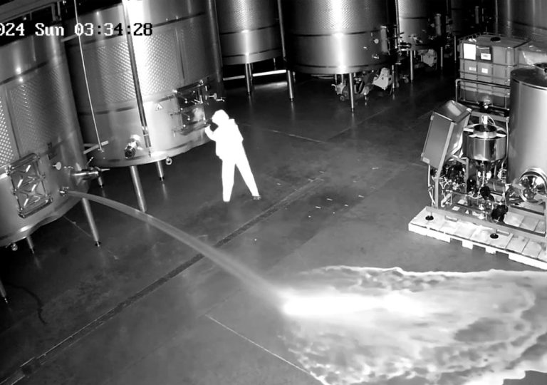 La bodega Cepa 21 sufre un asalto y pierde 60.000 litros de vino