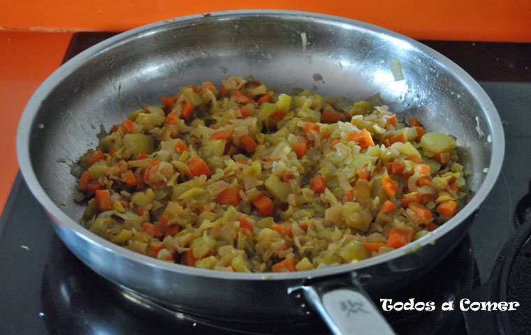 Pastel de salmón y verduras- Pochando verduras