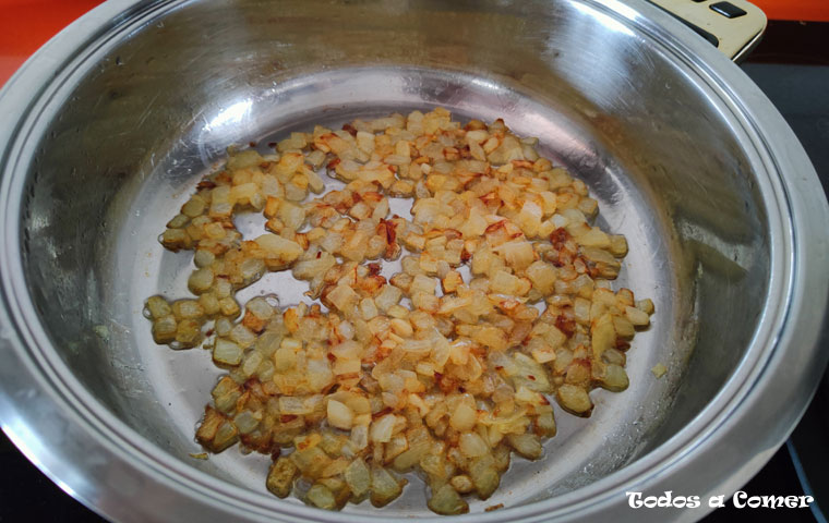 Potaje de garbanzos con bacalao- Ponchando la cebolla