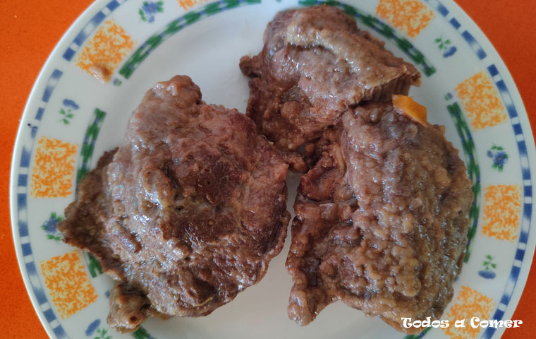 Pimientos rellenos de carne- Carrilleras recién guisadas