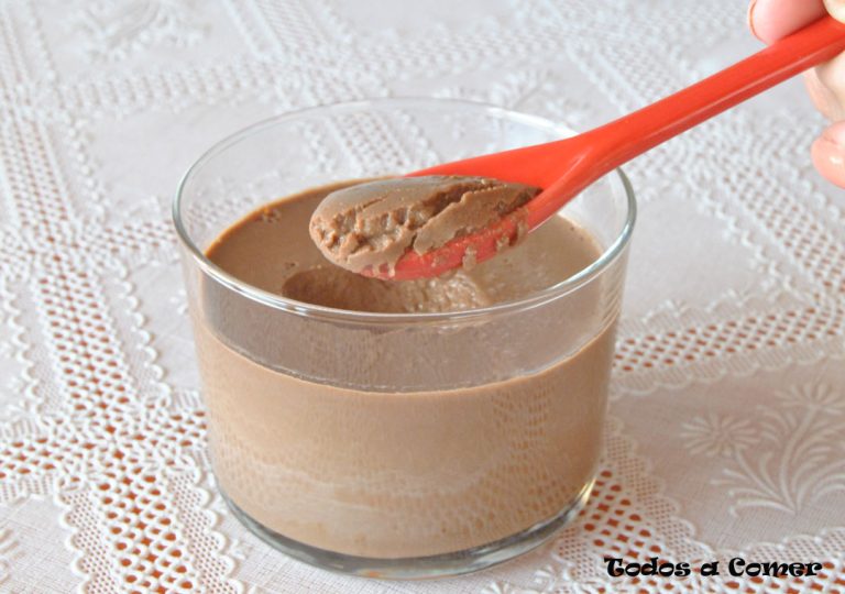 Vasitos de chocolate cremosos fáciles y muy rápidos