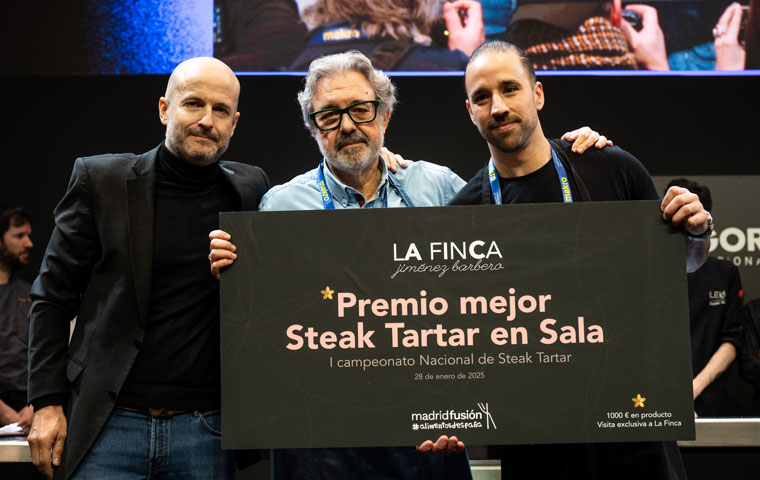 Juanjo López y Nacho Trujillo recibiendo su premio