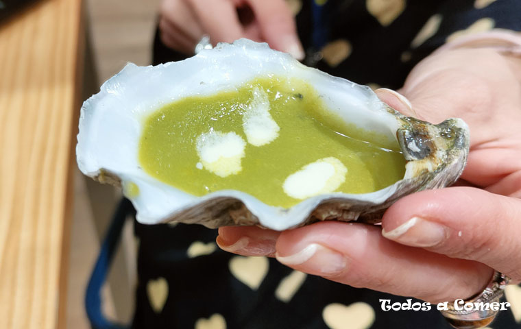 Crema de espinacas con emulsión de agua de ostras