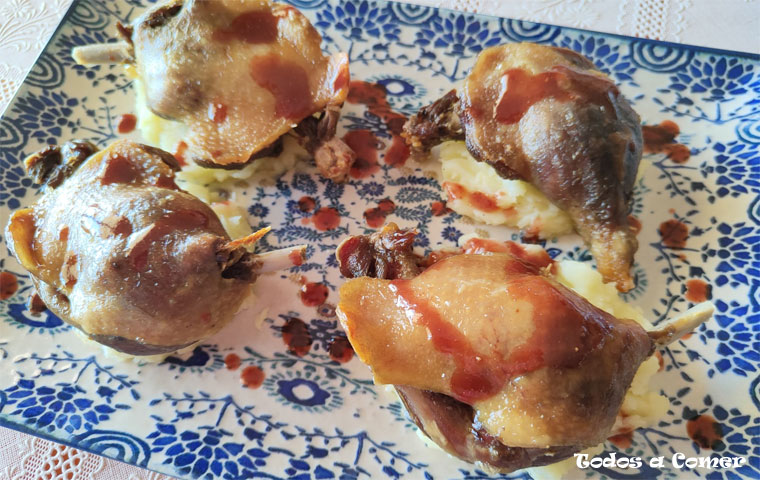 Confit de pato con salsa de fresas y vino dulce