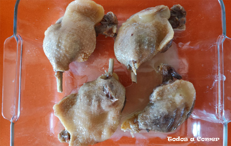 Confit de pato con salsa de fresas y vino dulce- Antes de ir al horno