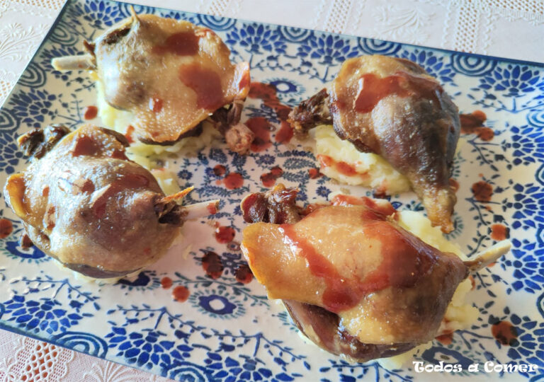 Confit de pato con salsa de fresas y vino dulce