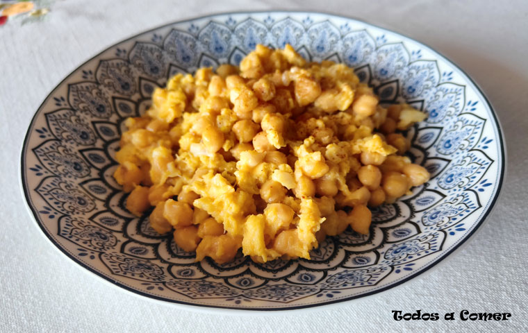 Revuelto de bacalao con garbanzos