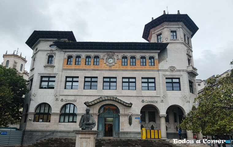 Edificio de Correos, en Santander