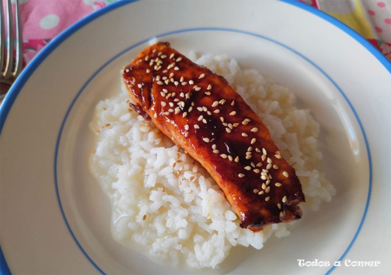 Receta fácil de salmón con salsa de soja y miel